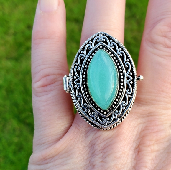 New Oversized Chalcedony 925 Silver Poison Ring. - Picture 5 of 16